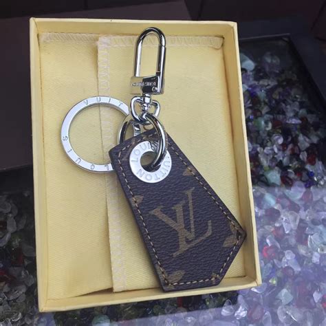 louis vuitton keychain how to open|louis vuitton keyholder.